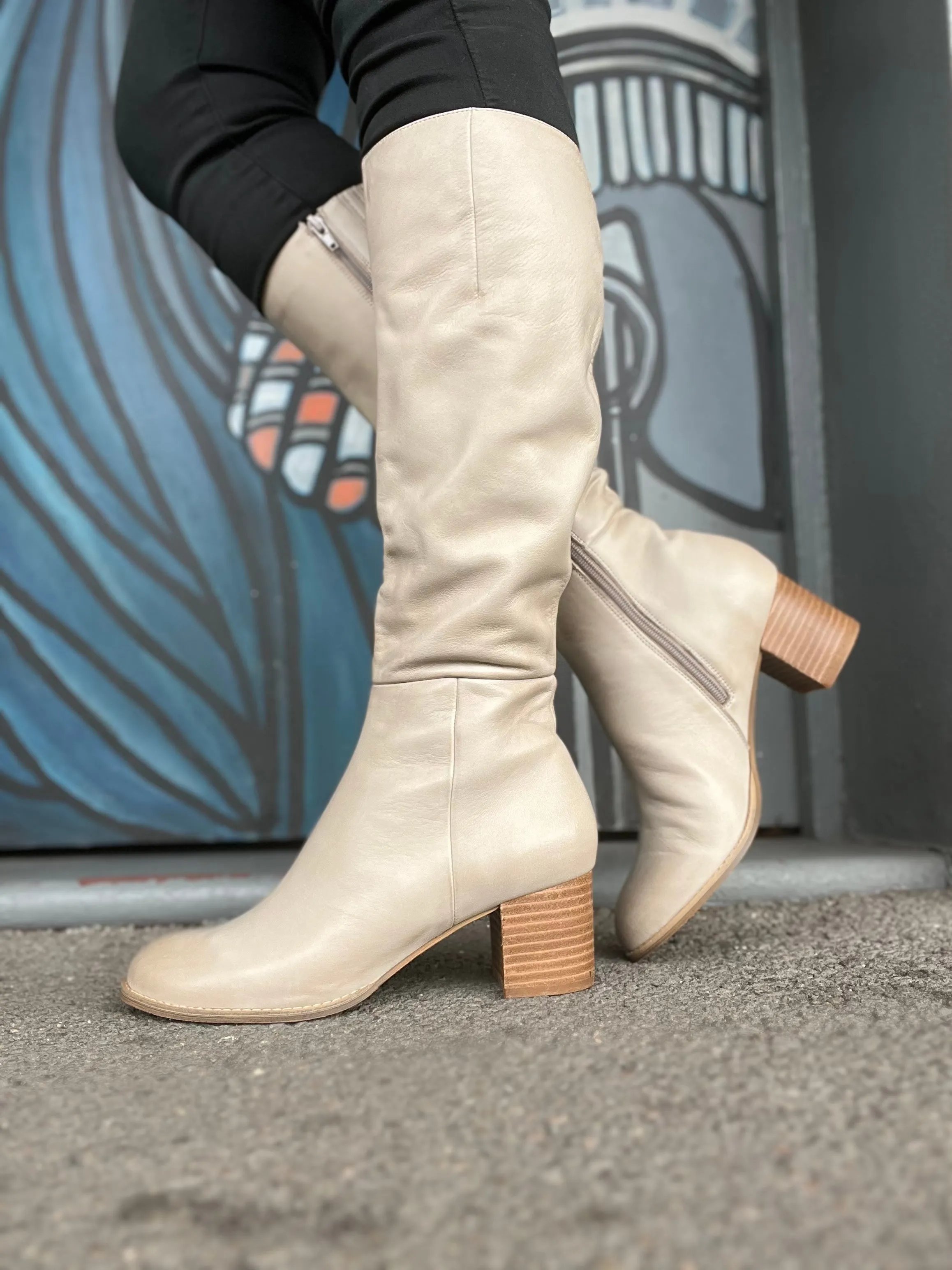 Sled Knee High Leather Boots - Smoke
