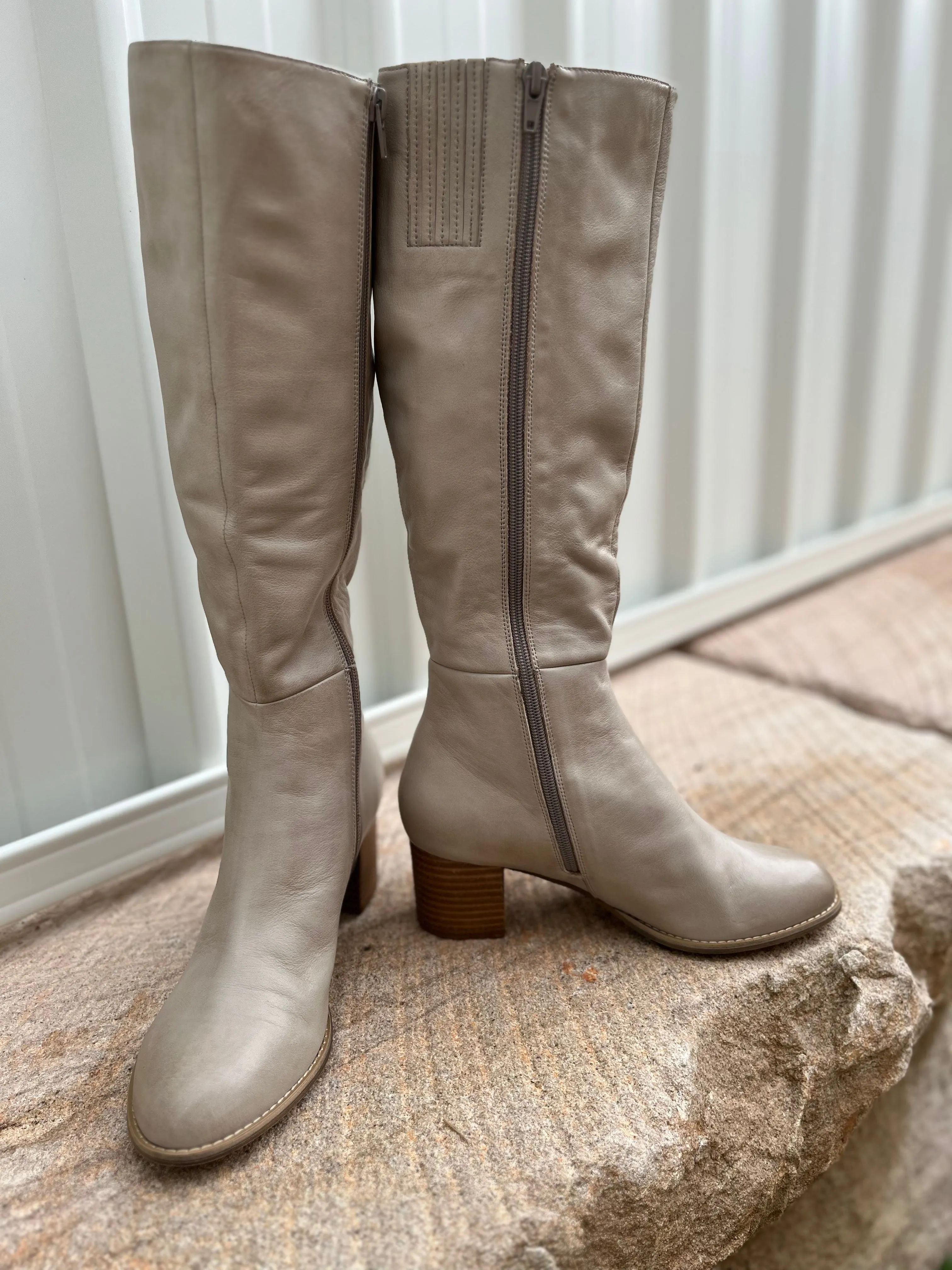 Sled Knee High Leather Boots - Smoke